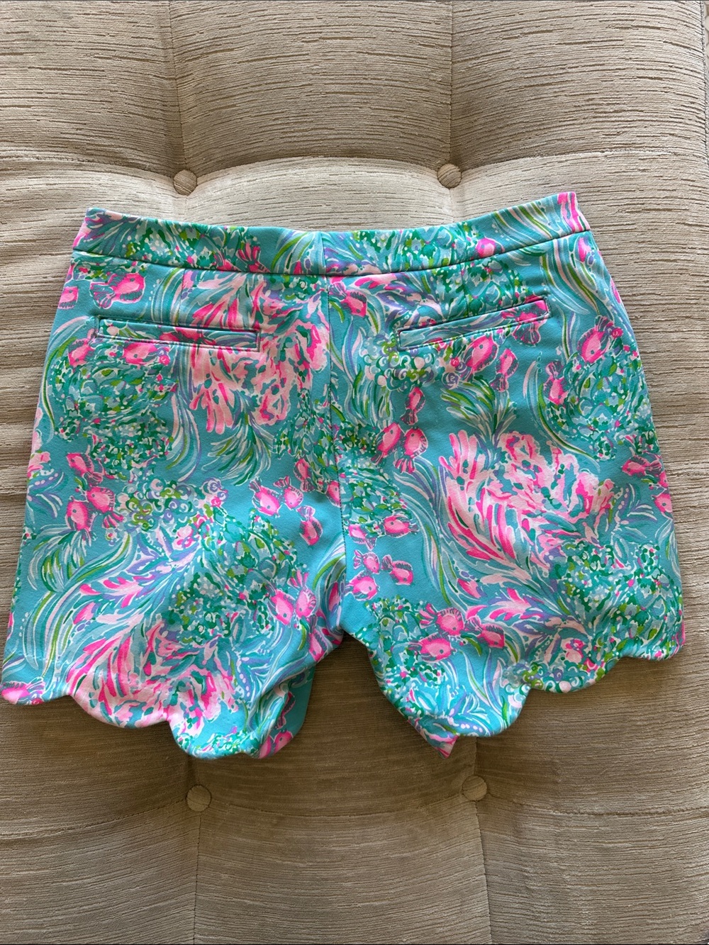 Lilly Pulitzer Luxletic Aqua/Pink Patterned Scallop Hem 5” inseam High Rise Shor - Picture 6 of 7